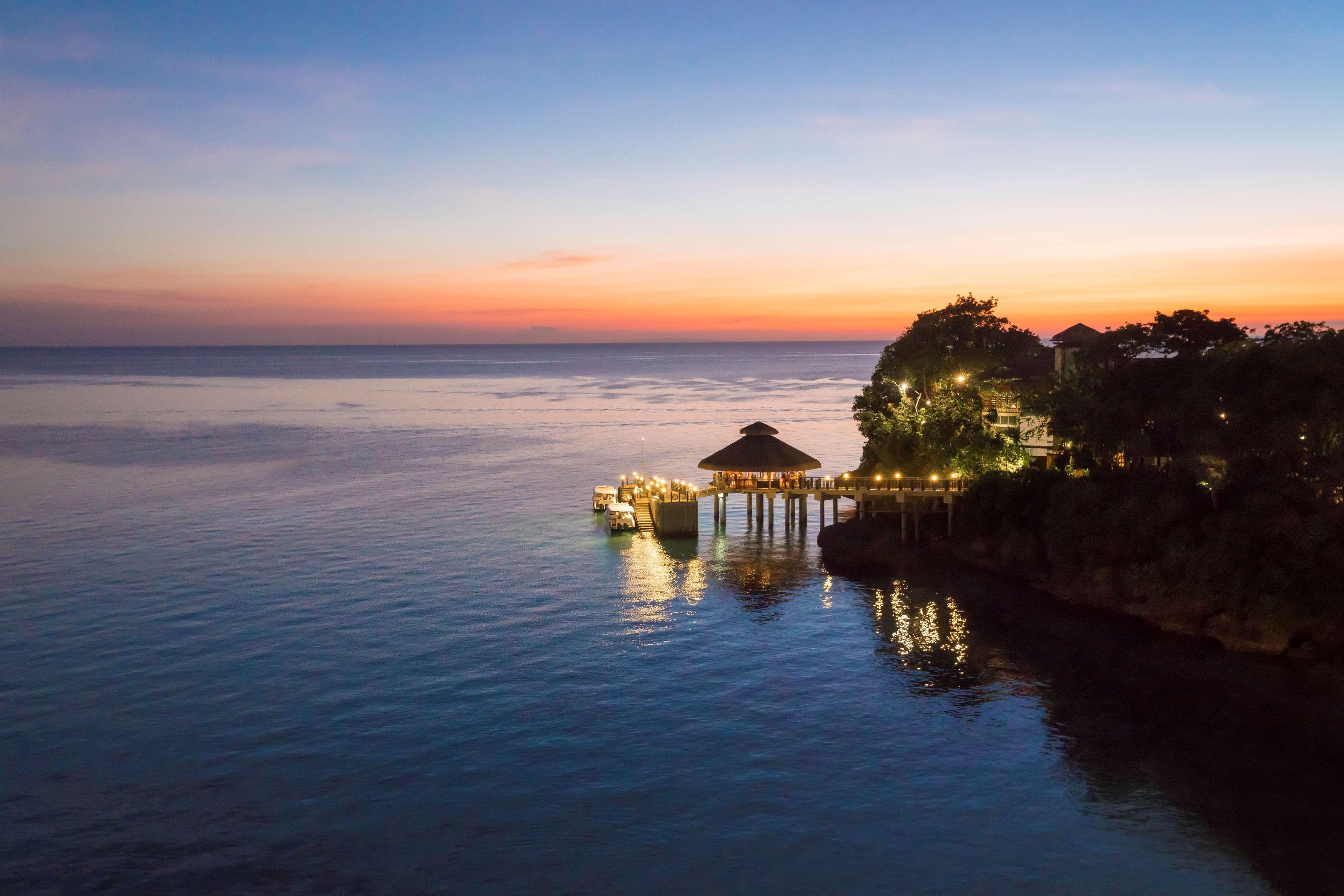 Shangri-La Boracay Exterior foto Sunset at the resort